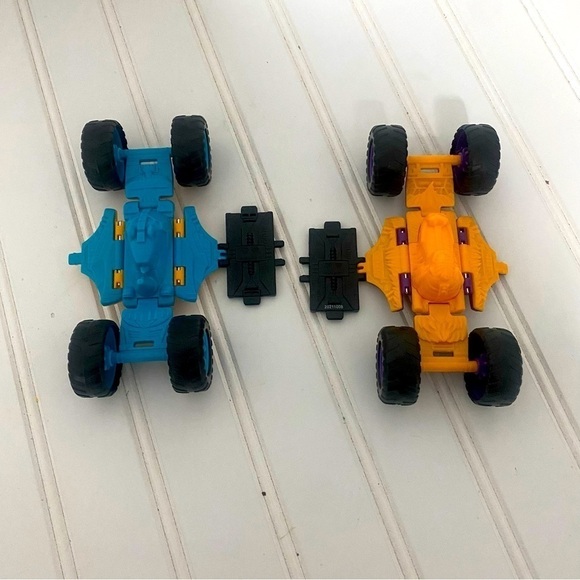 Bundle of (6) Monster Jam (3)Soldier Fortune, (2) Flip Cars (1) Flip Morph Truck - Picture 10 of 14